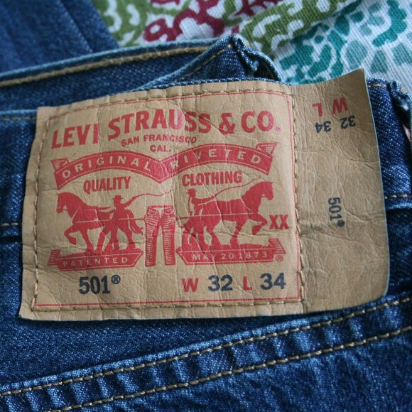 Levi's 501 Button Fly Jeans - Picture 2 of 6